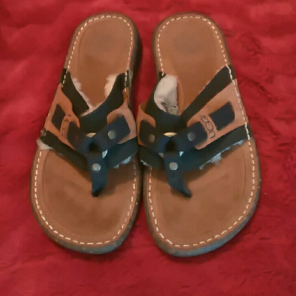 UGG flip flops sz6 ladies